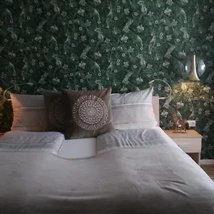 Apartment Maurers Schlierseetraum 1 Hochwertige Erdgeschosswohnung Mit Allen Raffinessen Erfreut Sich Auch Urlauber Idealerweise Für Paar Mit Kindern Geeignet Und Vierbeiner Dank Des Tollen Zauns Auf Der Terrasse Stylisch Und Edel Von Der Ausstattung Mit 64 Qm, Schliersee