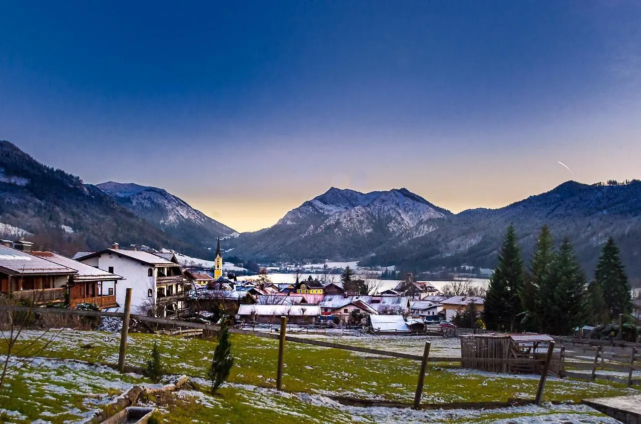 Ruhige Chalets Mit Seeblick In Zentraler Lage Schliersee